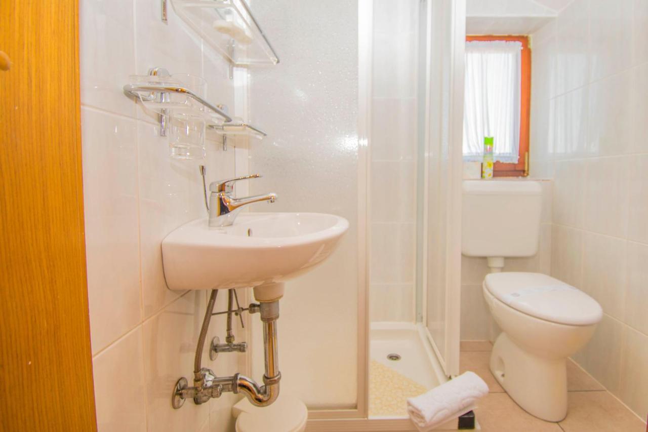 Apartments Punta & Vista In Krk คิร์ก ภายนอก รูปภาพ